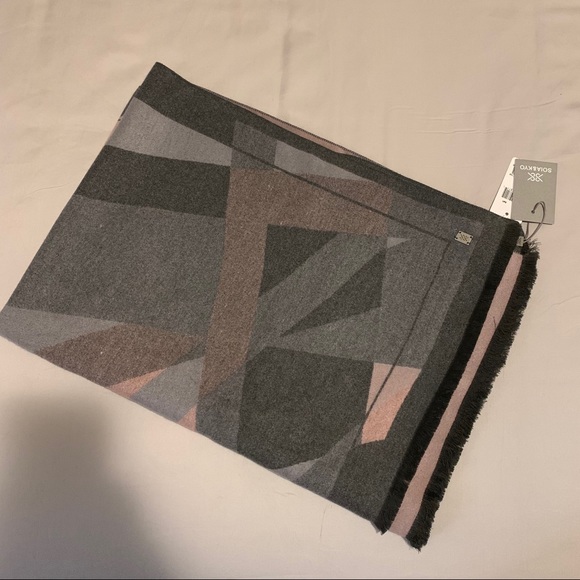 Soia & Kyo Accessories - Luxurious scarf